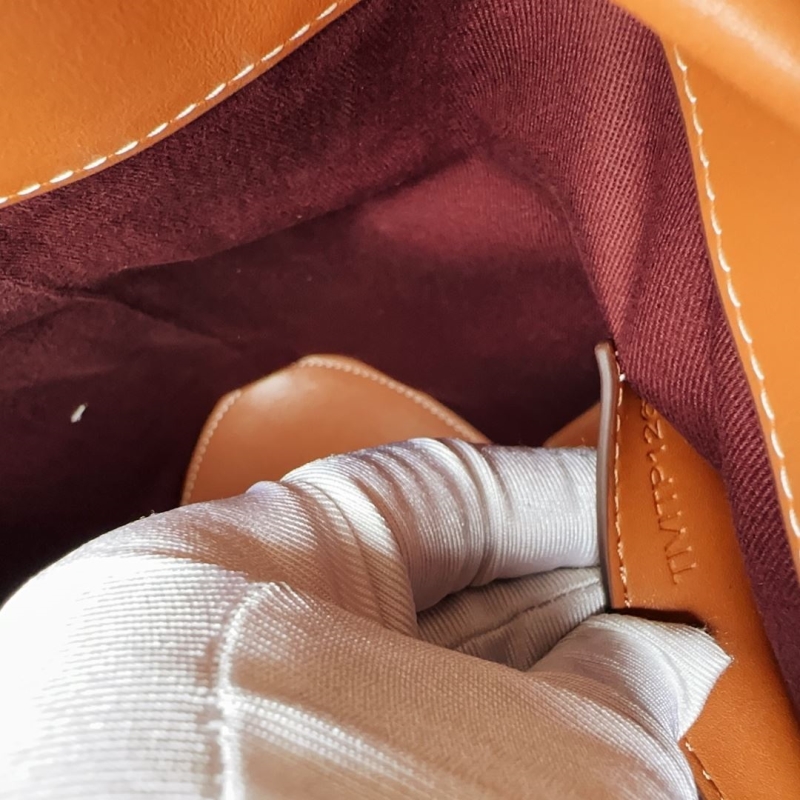 Bv*b*rry bucket bags